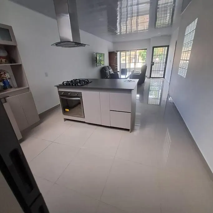 Casa Central En La Floresta! Medellin Colombia