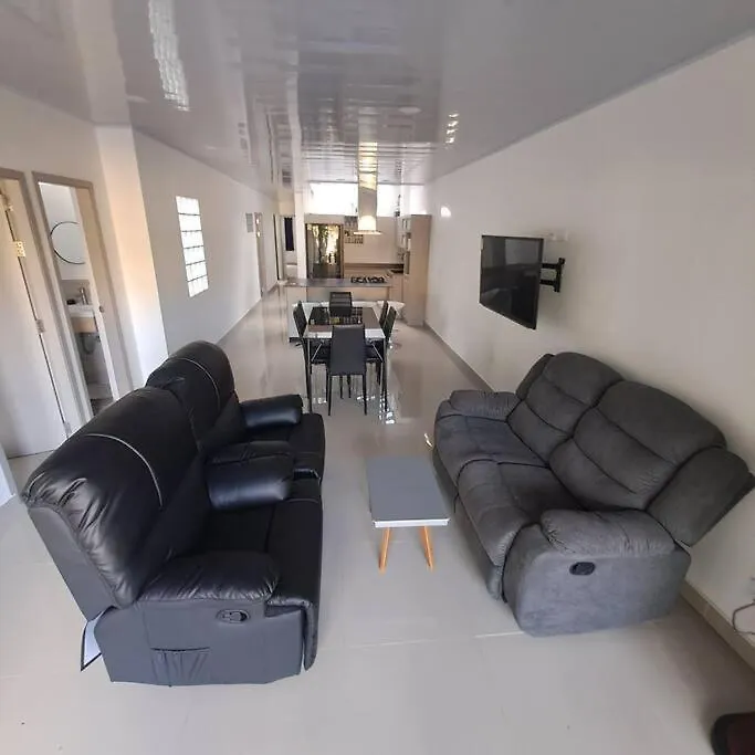 Casa Central En La Floresta! Medellin Apartment